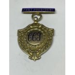 A HALLMARKED BIRMINGHAM SILVER PAST PRESIDENT MEDAL IN A PRESENTATION BOX