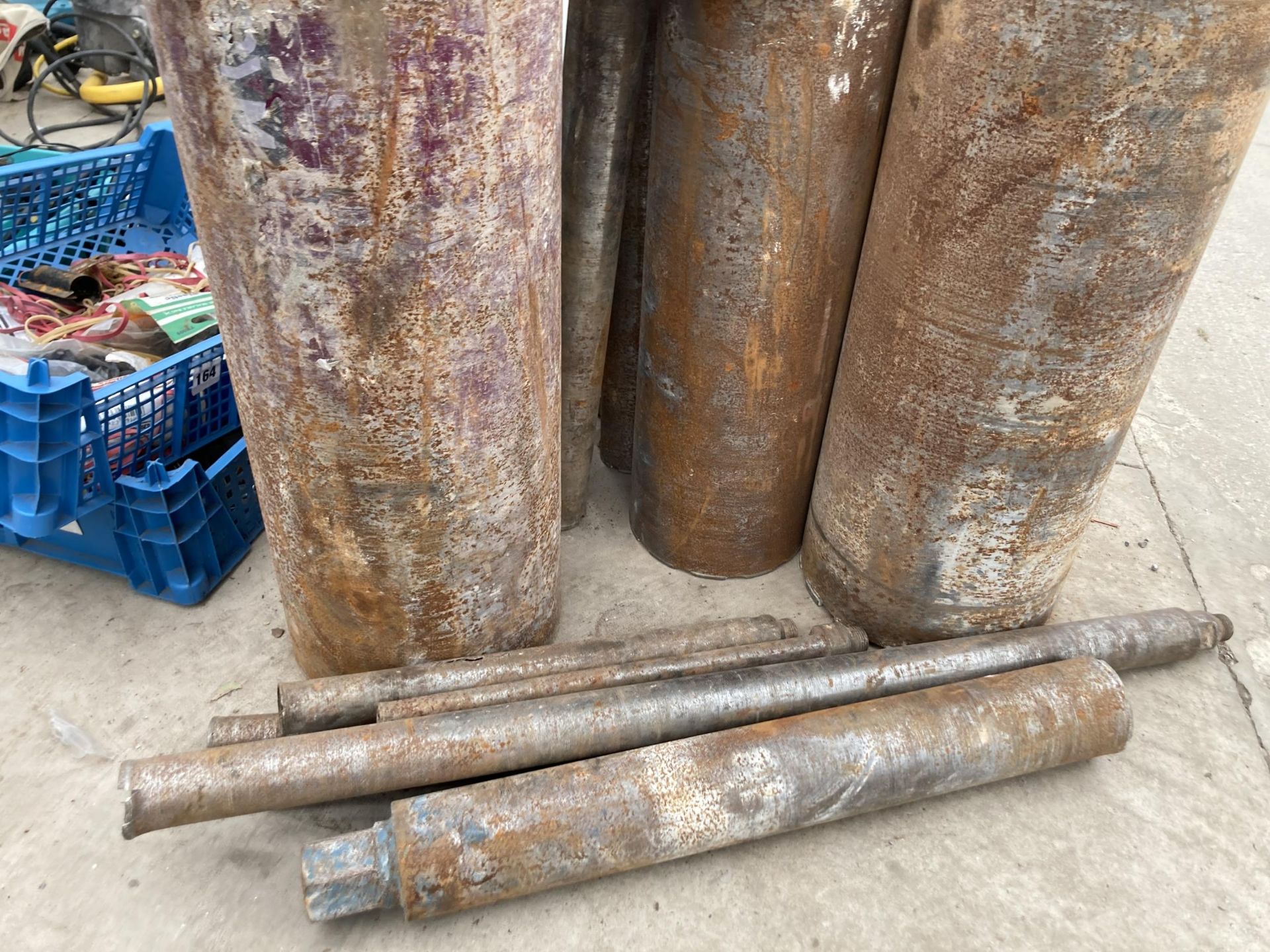 A LARGE QUANTITY OF VARIOUS SIZED WALL CORING DRILL BITS - Image 3 of 3