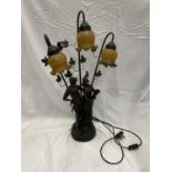 AN ART DECO STYLE LAMP WITH COURTING COUPLE DECORATION AND THREE LIGHTS WITH AMBER AND GREEN