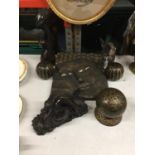 A COLLECTION OF ASIAN STYLE ITEMS INCLUDING CARVED DRAGONS, A BRASS BALL ON A BASE, CARVED FIGURE,
