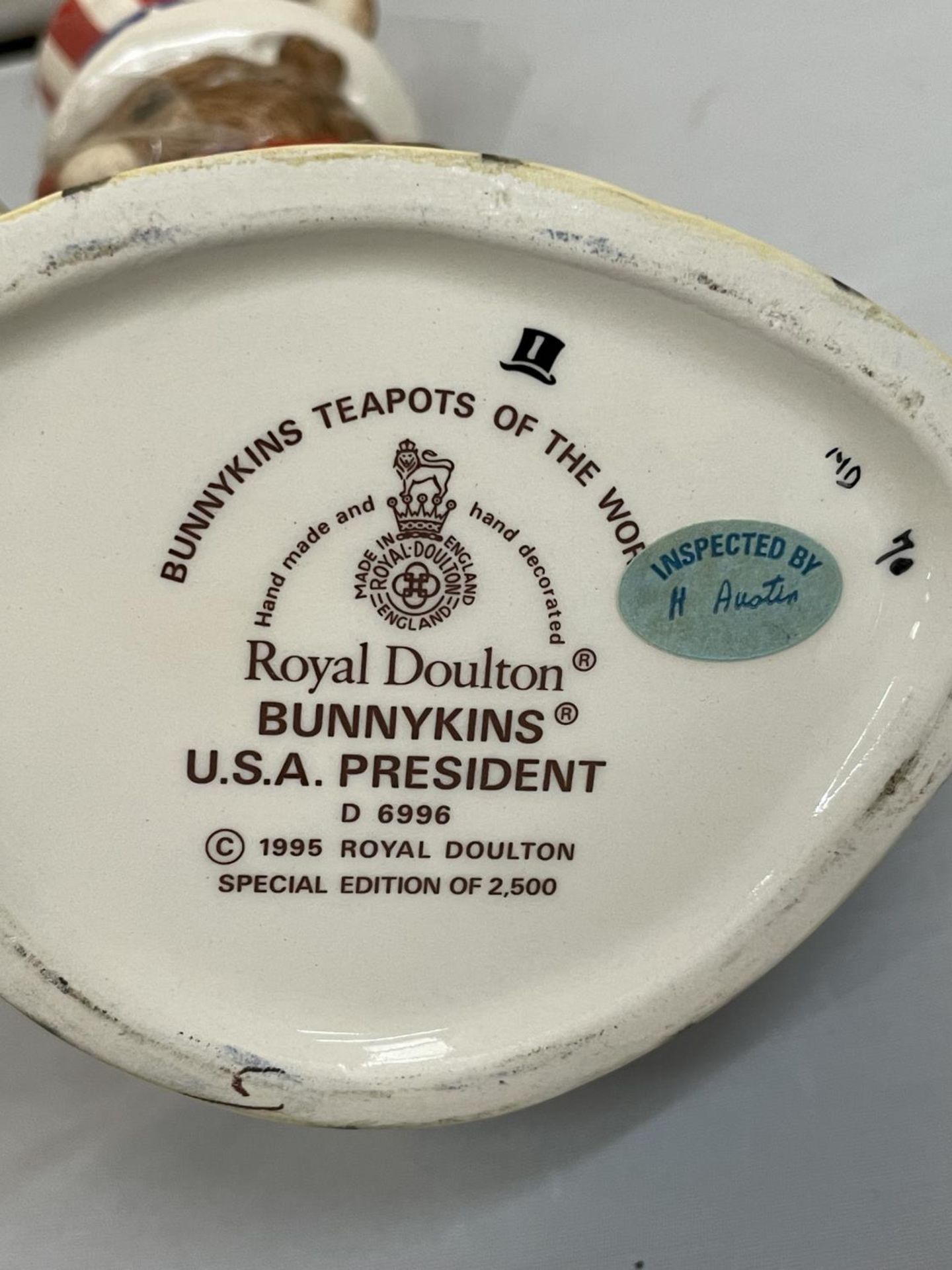A BOXED ROYAL DOULTON BUNNYKINS USA PRESIDENT TEAPOT - Image 8 of 10