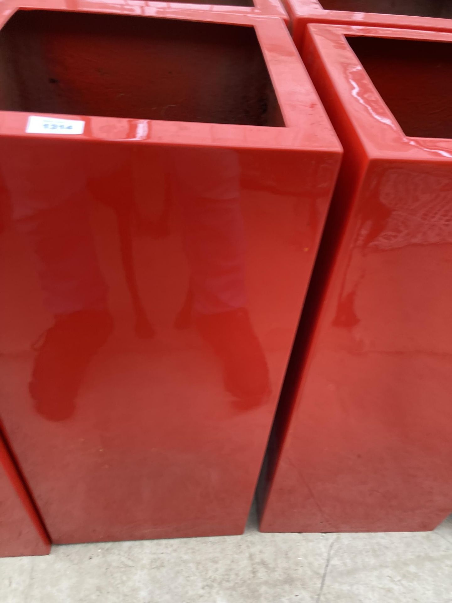 A PAIR OF RED SQUARE FIBRE GLASS PLANTERS (H:80CM) - Image 2 of 4