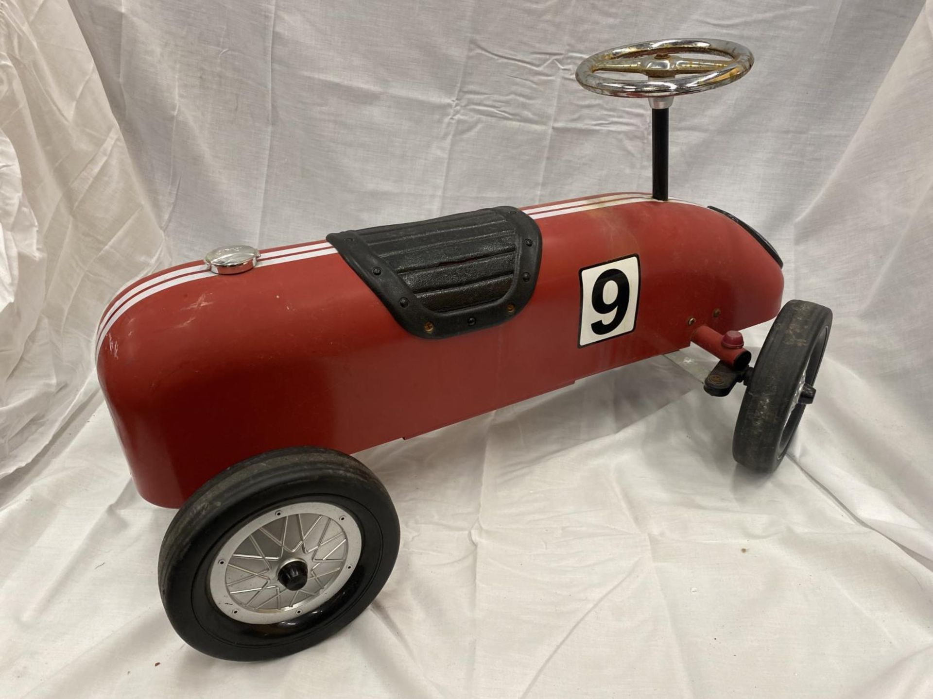 A VINTAGE CHILD'S RIDE-ON PUSH ALONG TIN RACING CAR WITH WORKING STEERING - Image 12 of 18