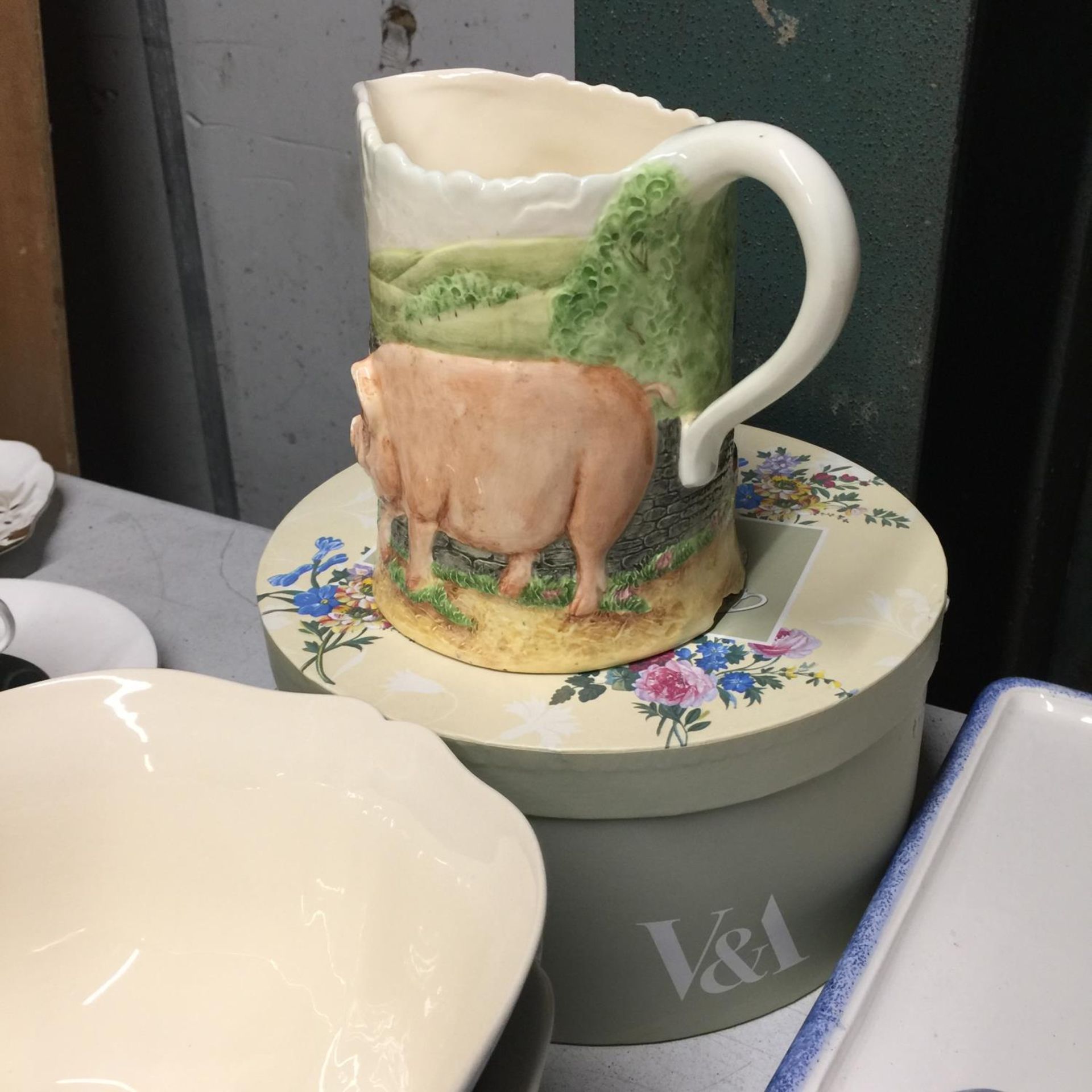 A SET OF FOUR BOXED V & A CHINA CUPS AND SAUCERS, TWO WEDGWOOD QUEENS WARE LARGE BOWLS, SERVING - Image 3 of 5