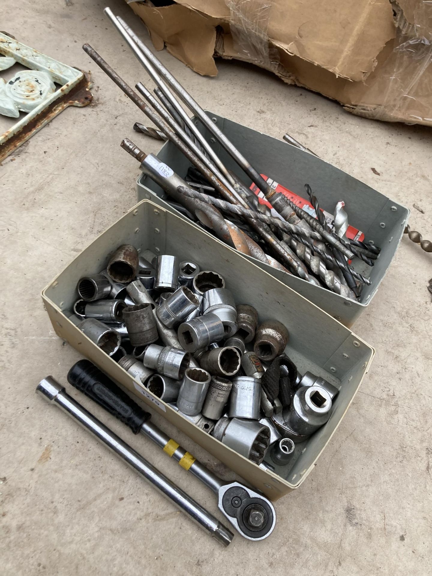AN ASSORTMENT OF TOOLS TO INCLUDE SOCKETS AND DRILL BITS ETC