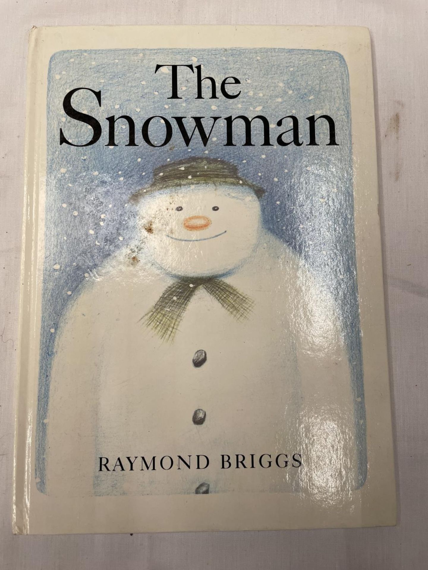 THE SNOWMAN BOOK BY RAYMOND BRIGGS