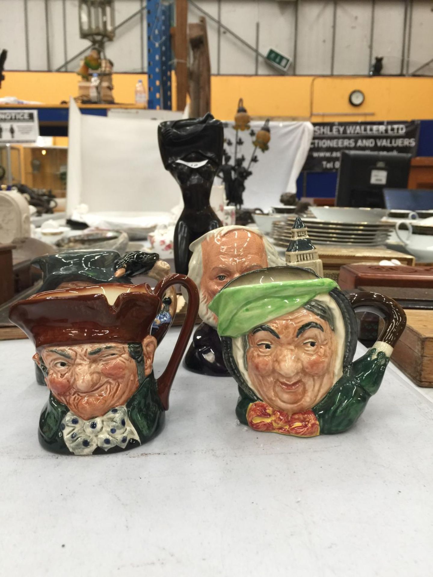 FOUR SMALL ROYAL DOULTON TOBY JUGS TO INCLUDE RIP VAN WINKLE, JOHN DOULTON, ETC - Image 3 of 9