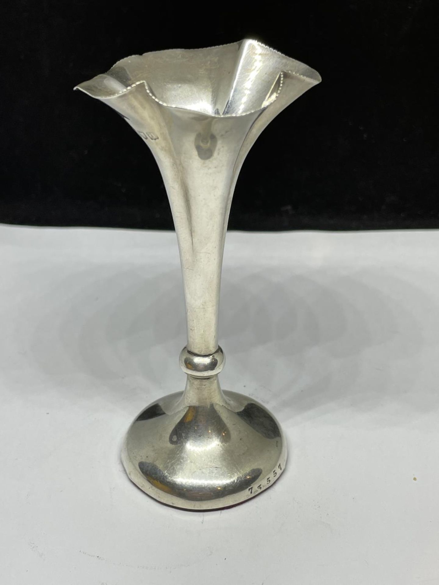 A HALLMARKED LONDON SILVER FLUTED BUD VASE WITH WEIGHTED BASE