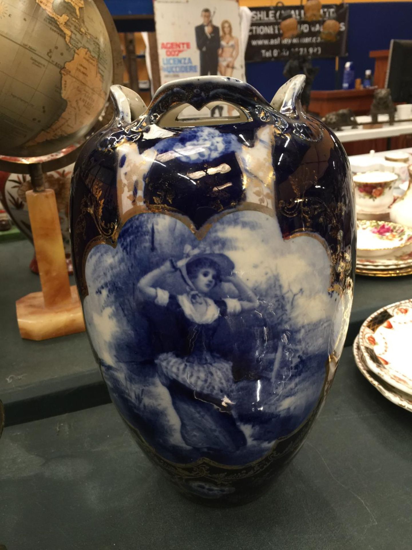 A LARGE BLUE AND WHITE VICTORIAN STYLE VASE HEIGHT 30CM - Image 2 of 9