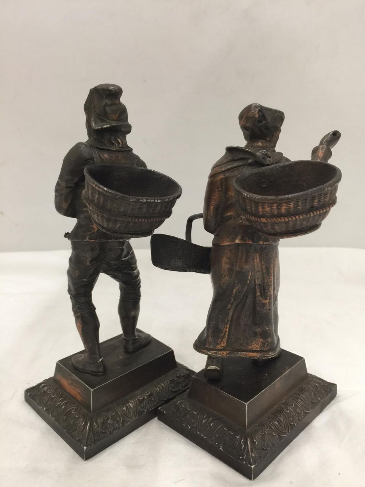 A PAIR OF BRONZE DIPPED FRENCH GRAPE PICKER METAL FIGURINES - Image 9 of 9