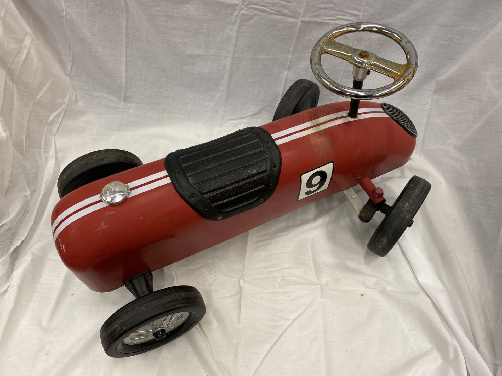 A VINTAGE CHILD'S RIDE-ON PUSH ALONG TIN RACING CAR WITH WORKING STEERING - Image 13 of 18