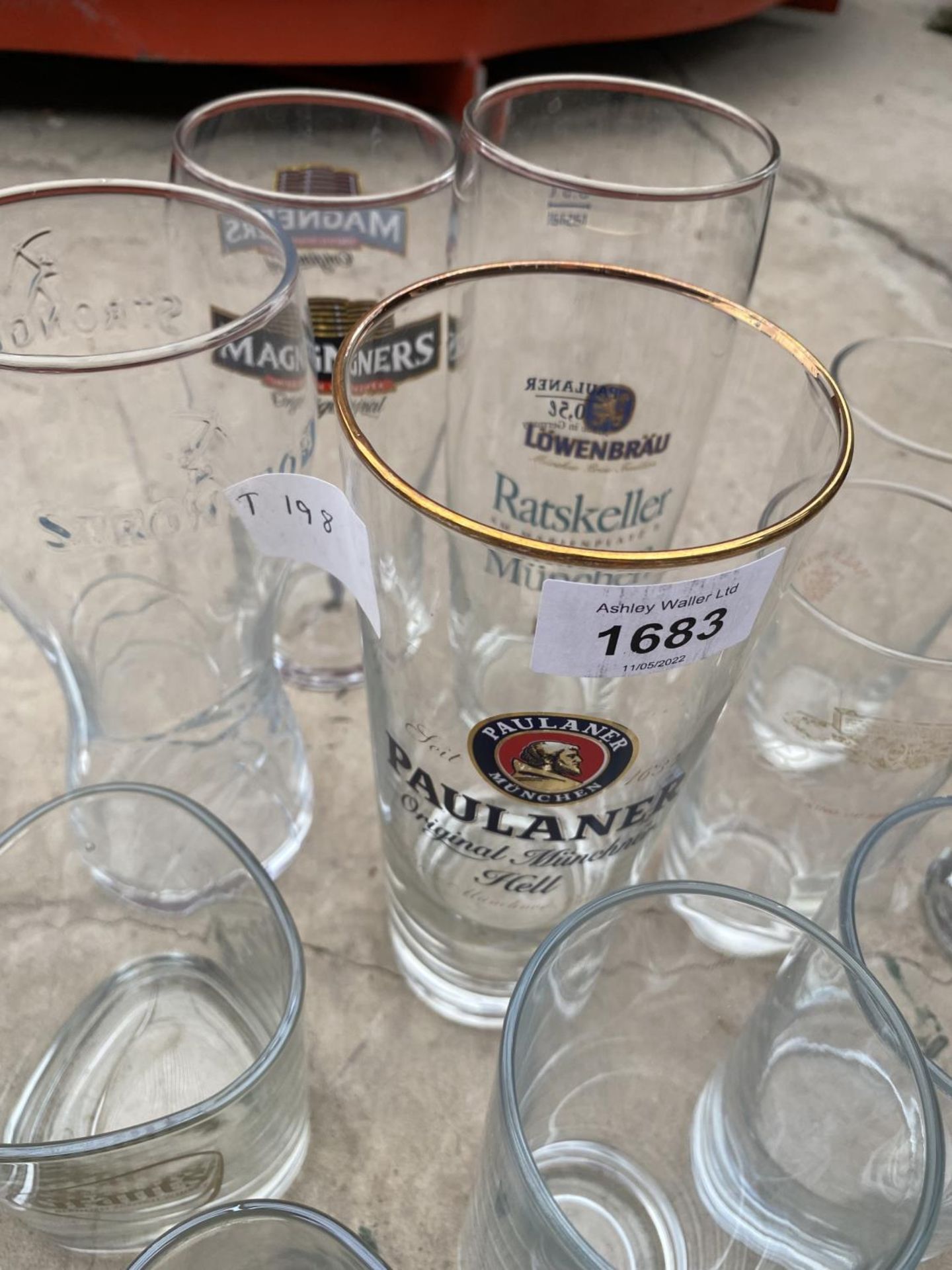 AN ASSORTMENT OF BRANDED BEER GLASSES - Image 3 of 3