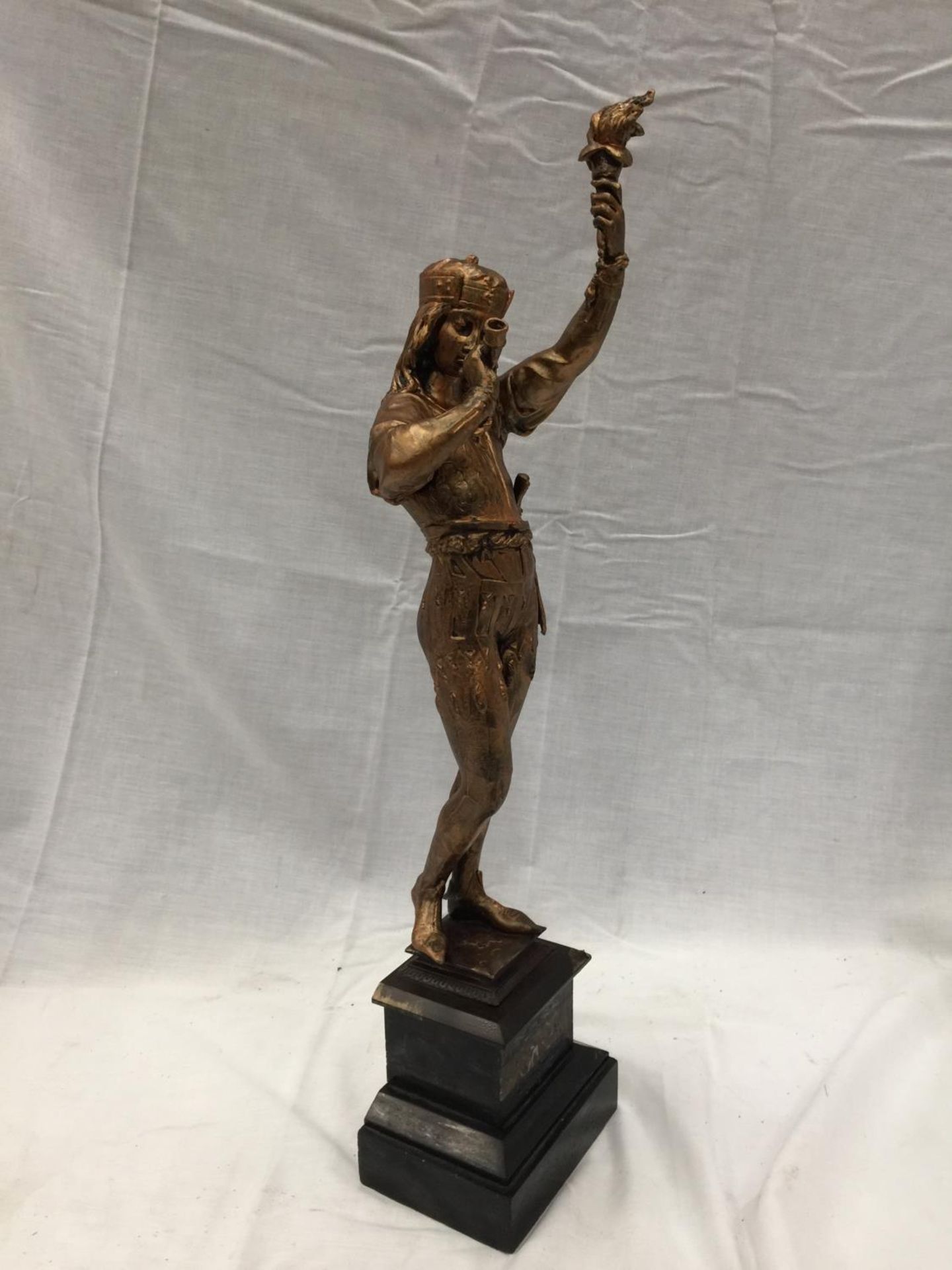 A METAL STATUETTE OF A CLASSICAL FIGURE ON A PLINT HEIGHT 60CM - Image 5 of 12