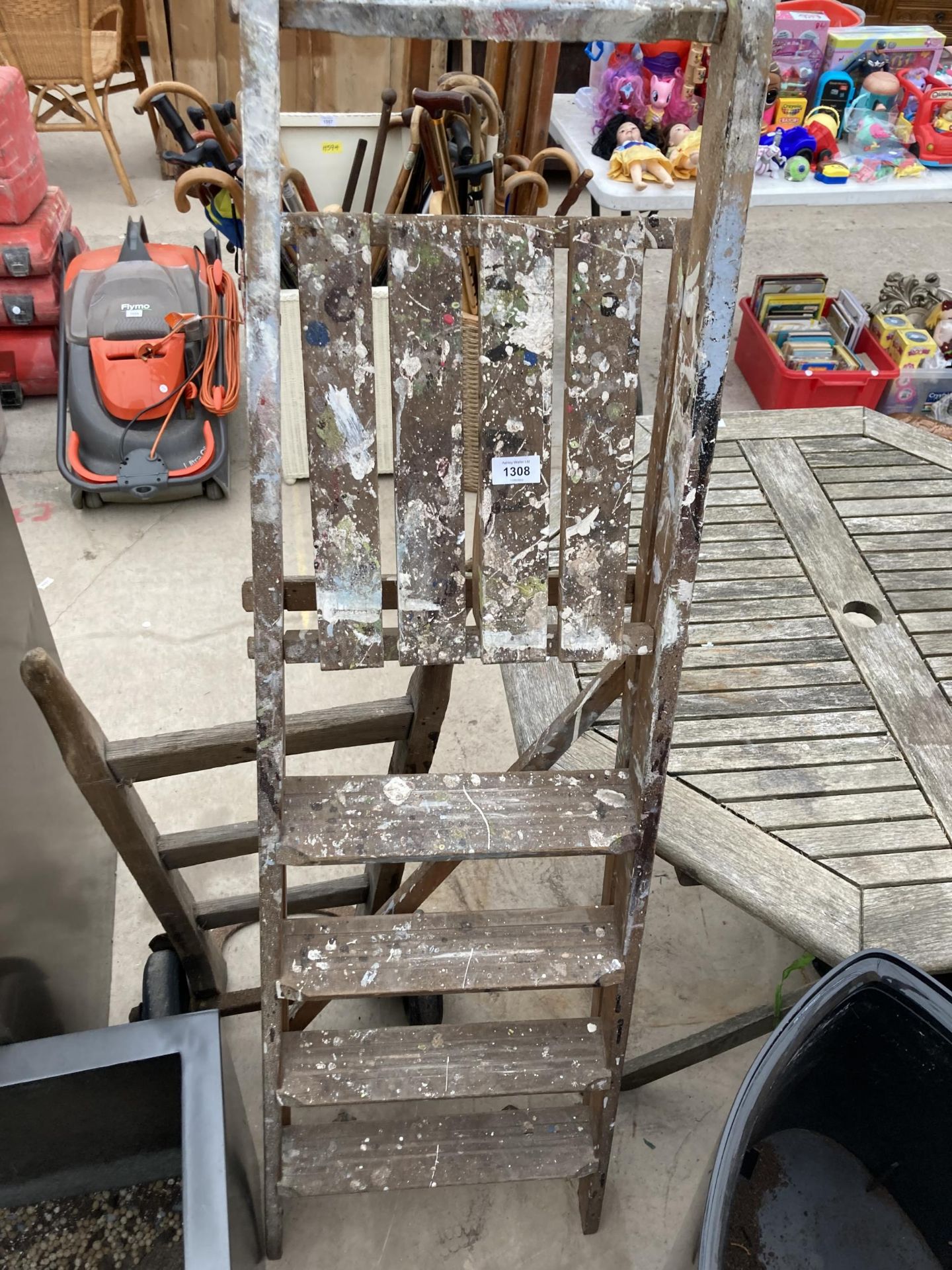 A VINTAGE WOODEN FOUR RUNG STEP LADDER