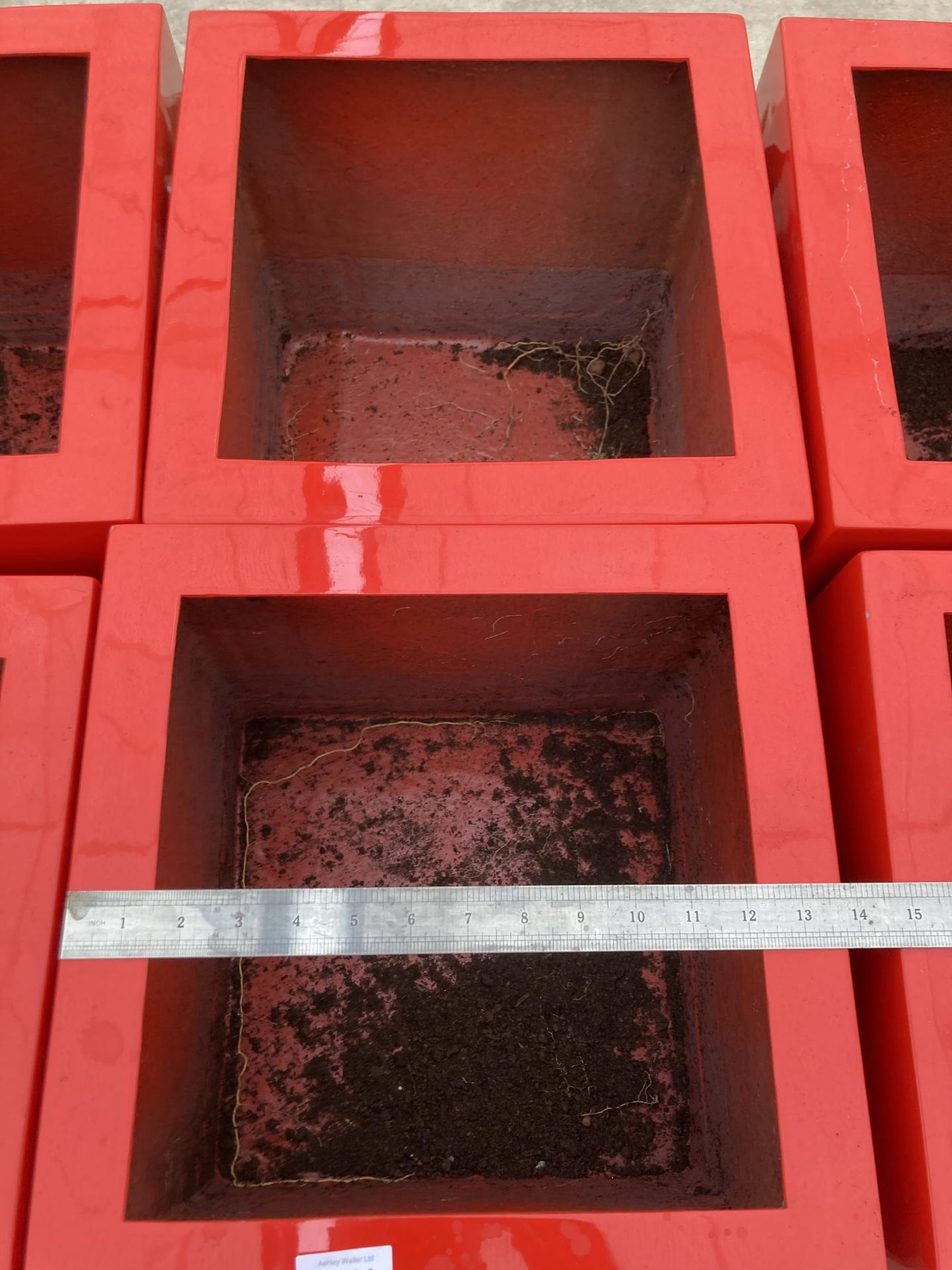 A PAIR OF RED SQUARE FIBRE GLASS PLANTERS (H:80CM) - Image 3 of 4