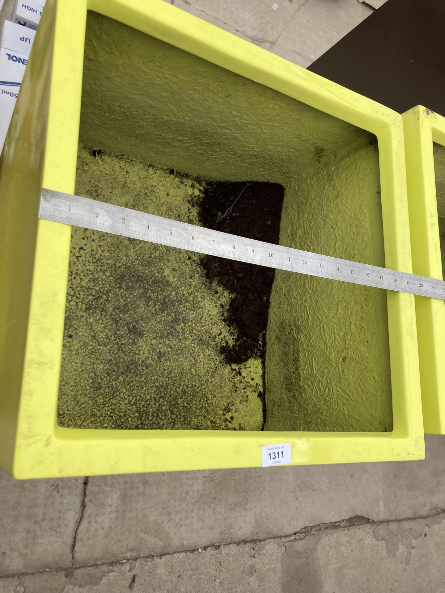 A TALL YELLOW SQUARE FIBRE GLASS PLANTER (H:120CM) - Image 4 of 4