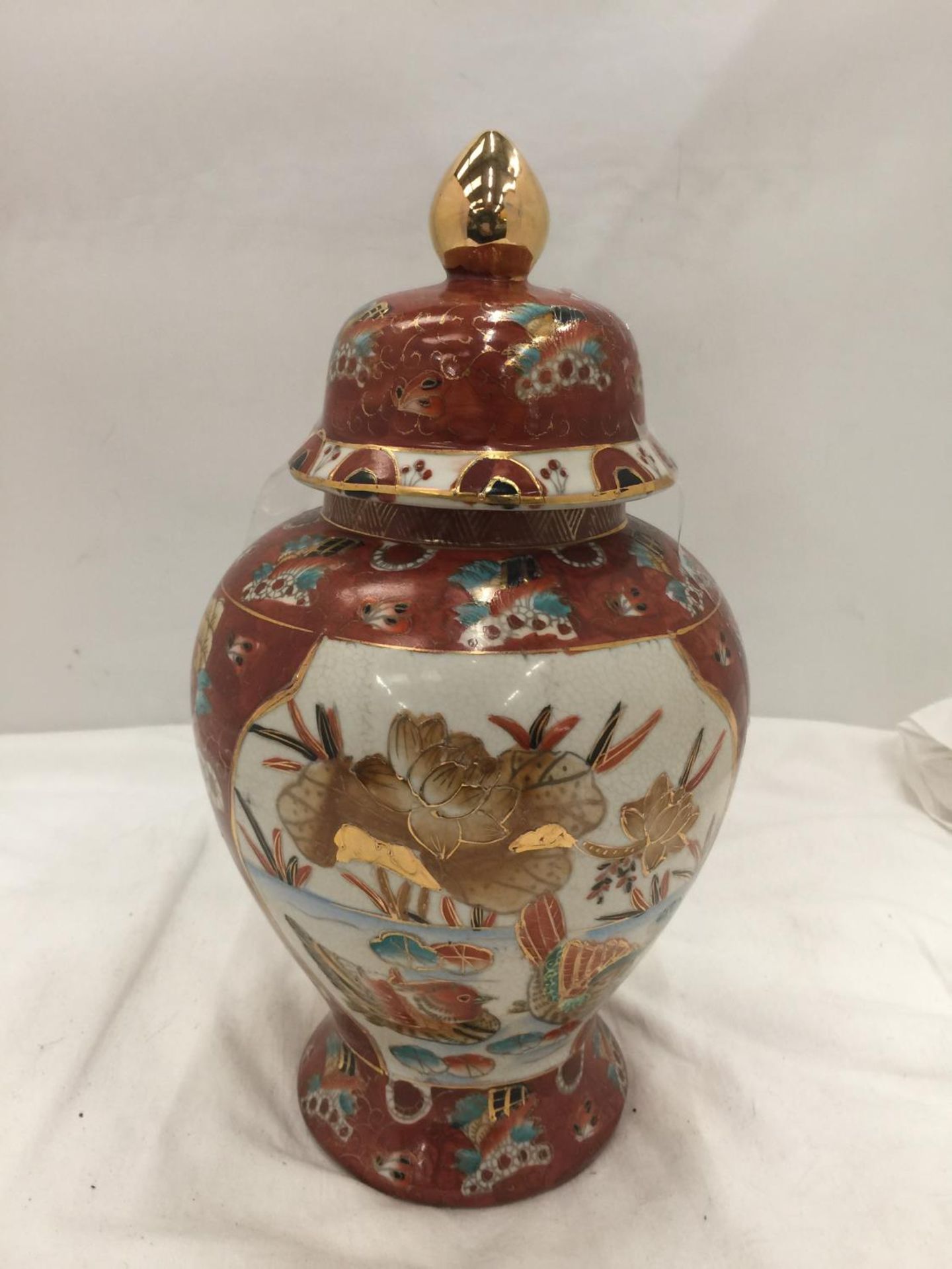 AN ORIENTAL STYLE GINGER JAR APPROX HEIGHT 33CM - Image 2 of 6