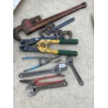 AN ASSORTMENT OF WRENCHES AND SPANNERS TO ALSO INCLUDE TWO PAIRS OF TIN SNIPS ETC