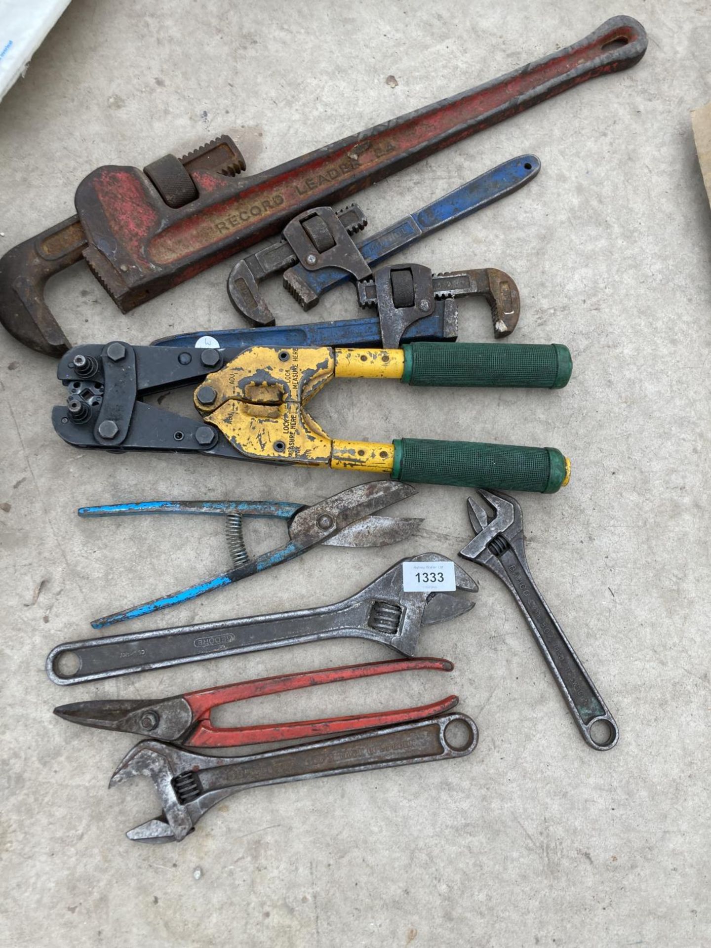 AN ASSORTMENT OF WRENCHES AND SPANNERS TO ALSO INCLUDE TWO PAIRS OF TIN SNIPS ETC