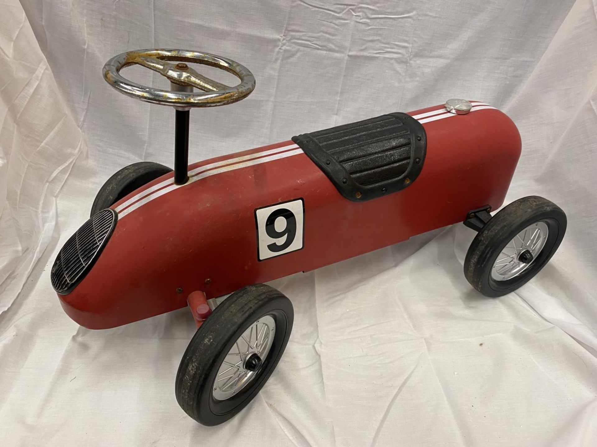 A VINTAGE CHILD'S RIDE-ON PUSH ALONG TIN RACING CAR WITH WORKING STEERING - Image 2 of 18