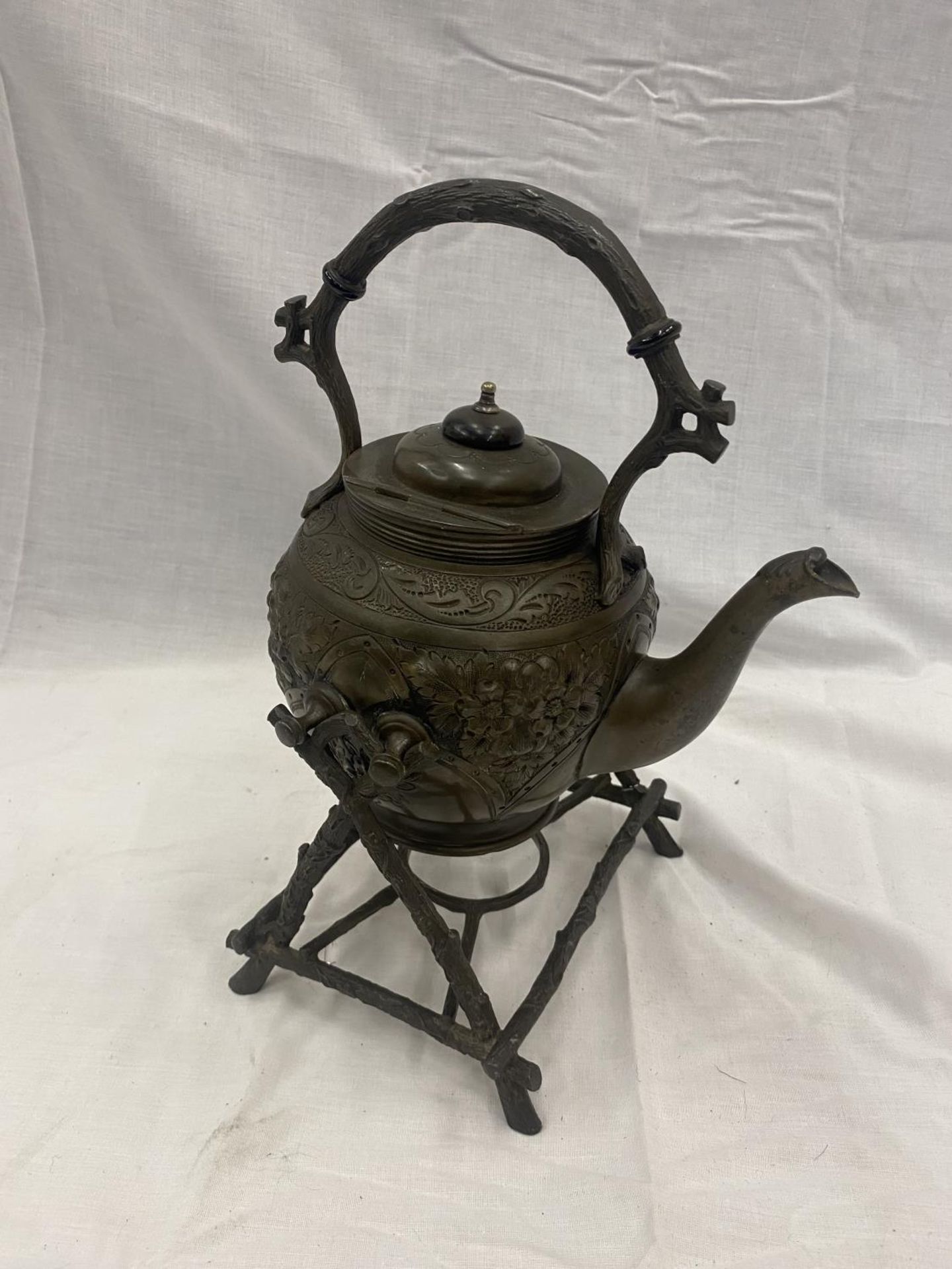 AN ORNATE METAL SPIRIT KETTLE AND STAND - Image 2 of 2