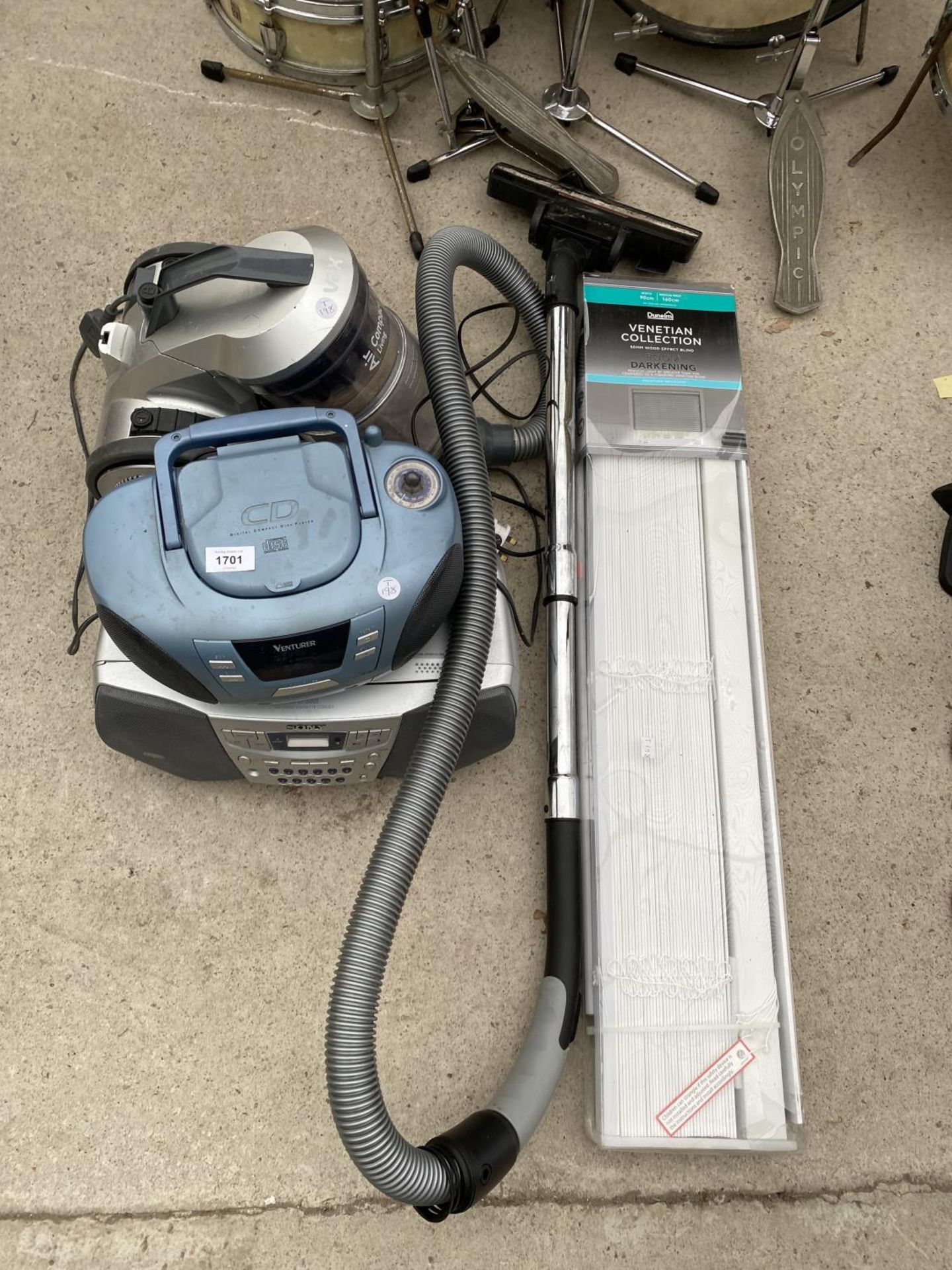 AN ASSORTMENT OF ITEMS TO INCLUDE A VACUUM CLEANER, TWO CD PLAYERS AND A BLIND ETC