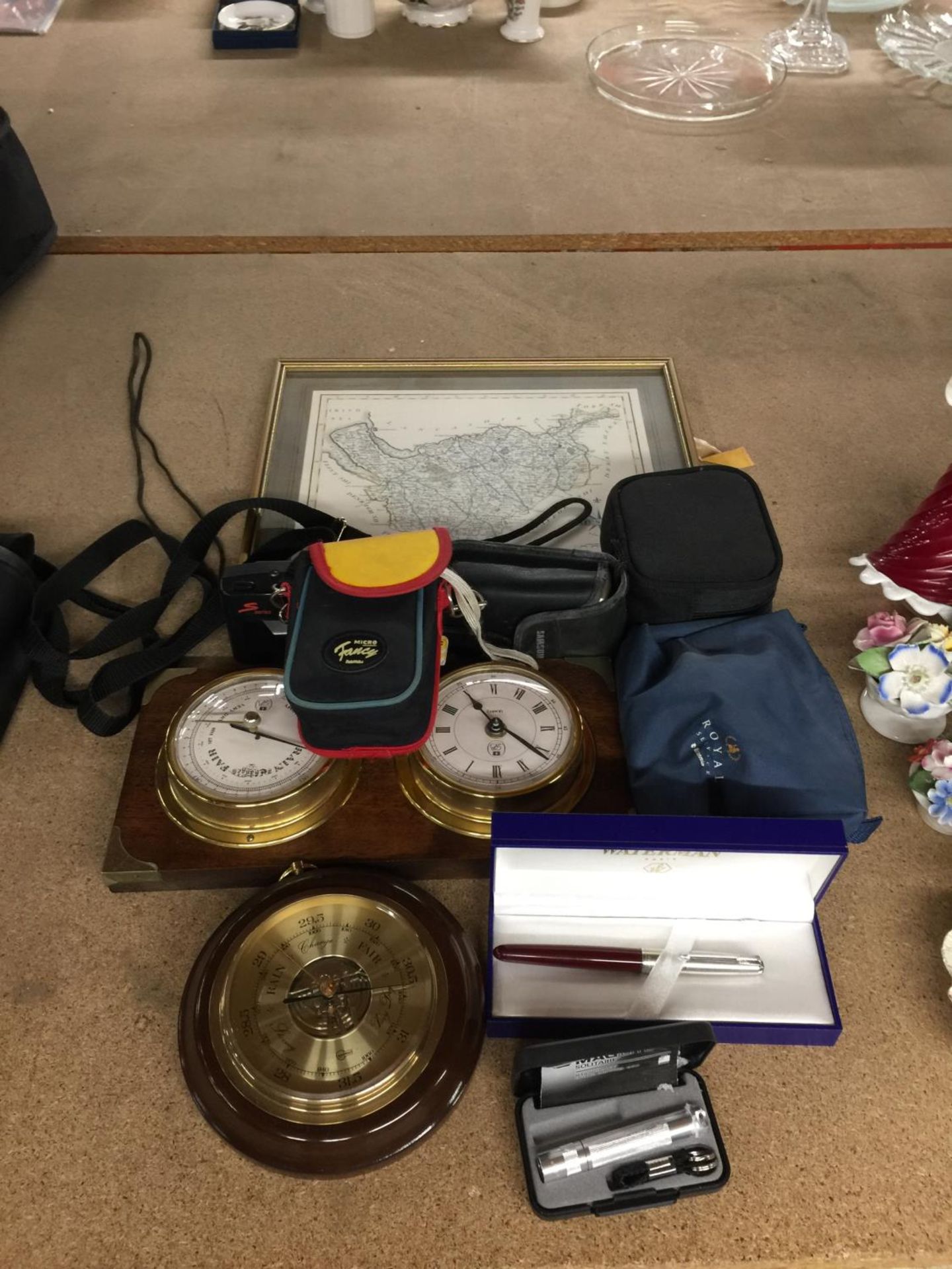 A COLLECTION OF ITEMS TO INCLUDE CAMERAS, BAROMETER, BOXED WATERMAN FOUNTAIN PEN, TORCH, ETC