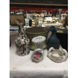 A QUANTITY OF CERAMICS INCLUDING A GIBSONS FLORAL PLANTER, SWAN DISH AND VASE, CERAMIC DUCK AND