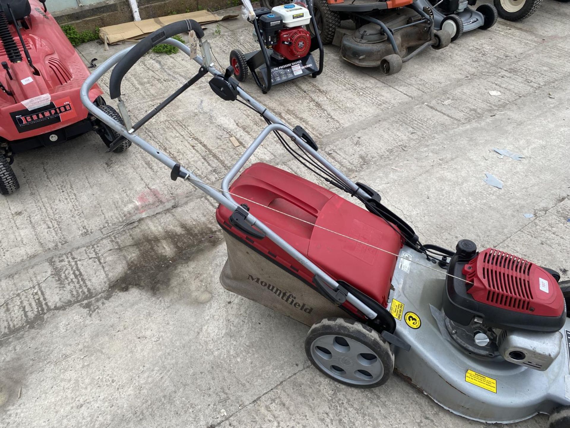 MOUNTFIELD 21" SELF PROPELLED LAWN MOWER WITH HONDA ENGINE & GRASS BOX NO VAT - Image 4 of 5