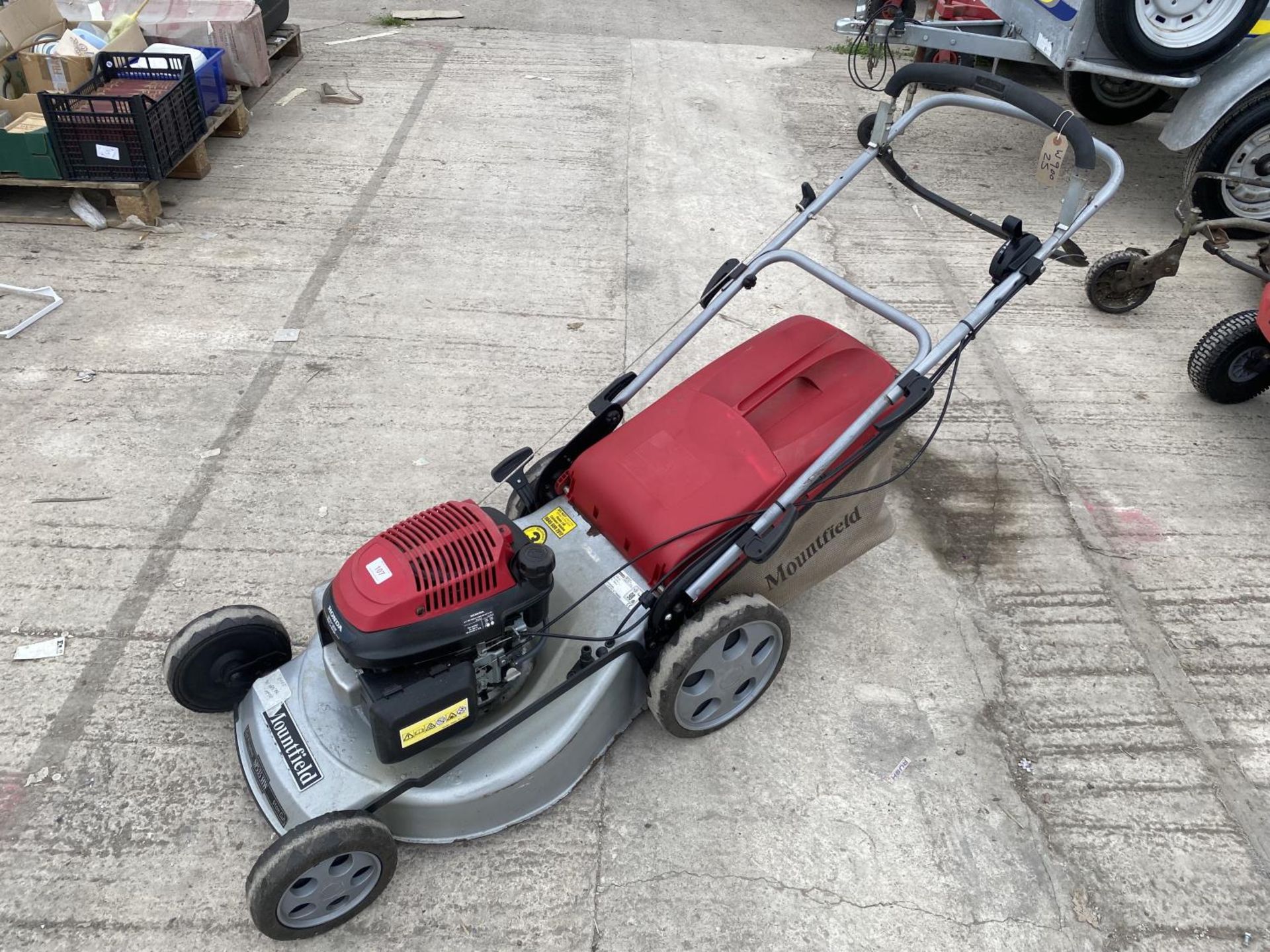 MOUNTFIELD 21" SELF PROPELLED LAWN MOWER WITH HONDA ENGINE & GRASS BOX NO VAT