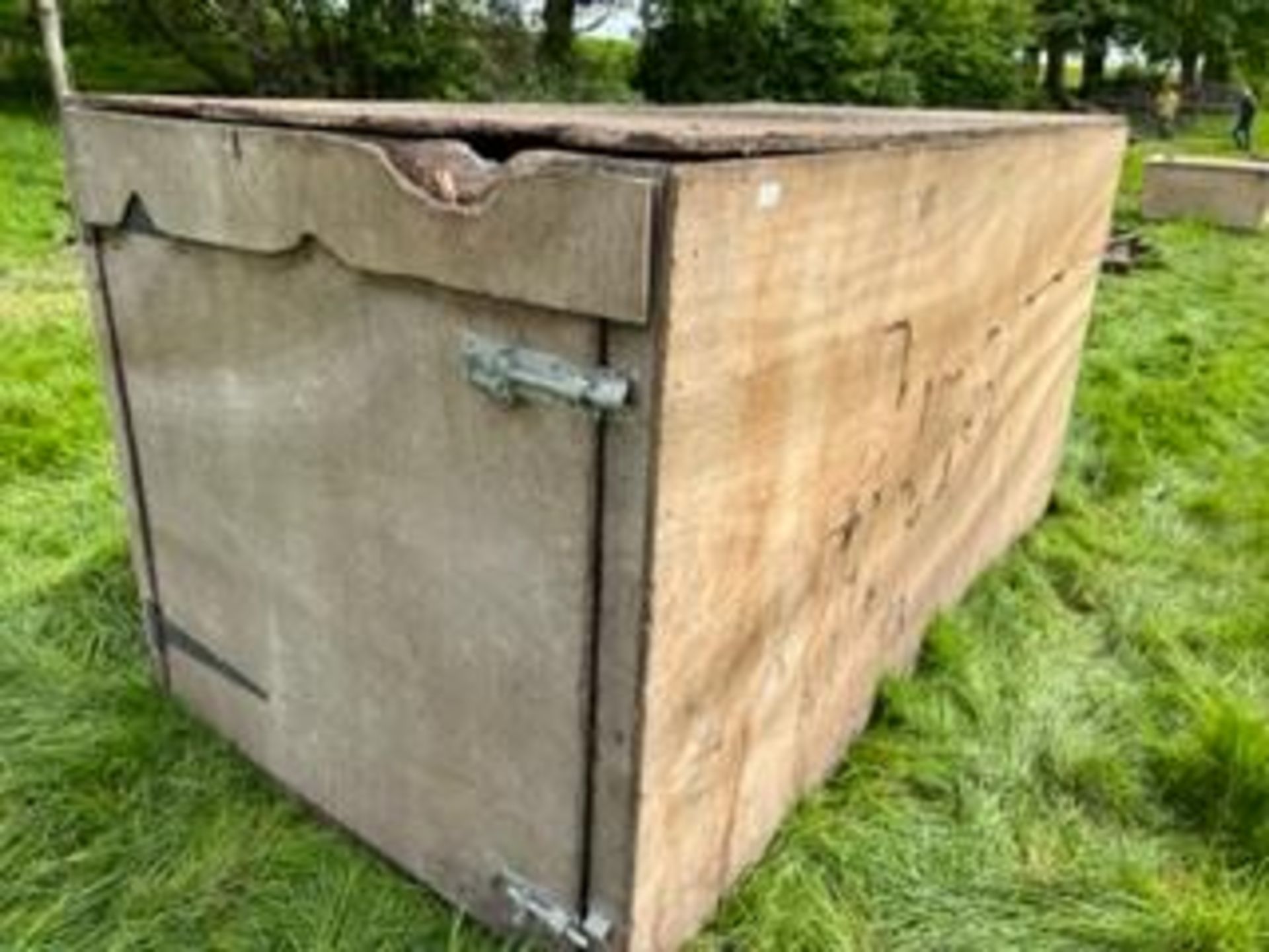 PLYWOOD FEED BIN 8' X 4' SIDES + VAT