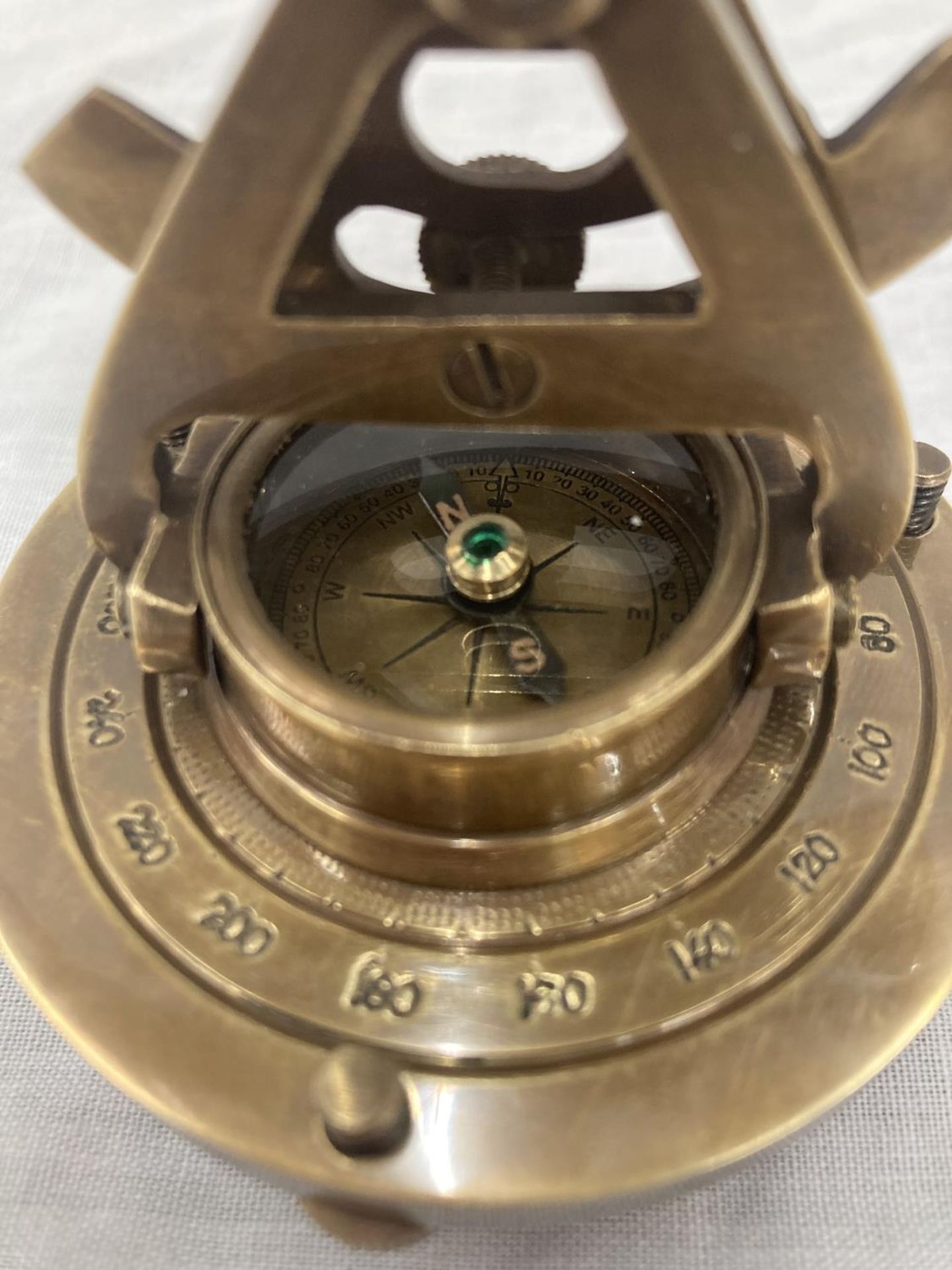 A BRASS MINIATURE TELESCOPE AND COMPASS - HEIGHT 10CM, WIDTH 9CM - Image 6 of 7