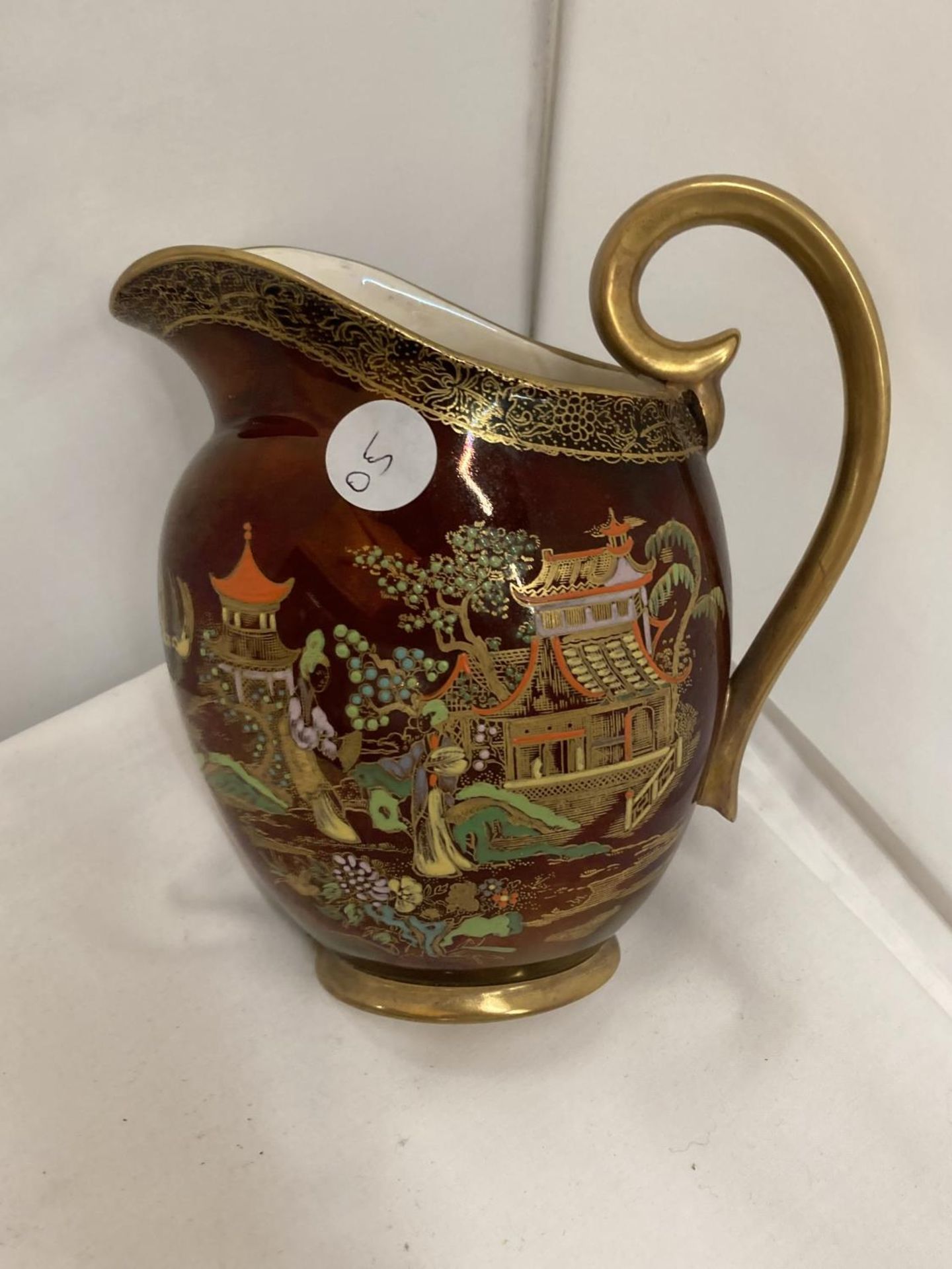 A CARLTONWARE 'ROUGE ROYALE' JUG, ORIENTAL PATTERN WITH THE ORIGINAL STICKER HEIGHT APPROX 16CM