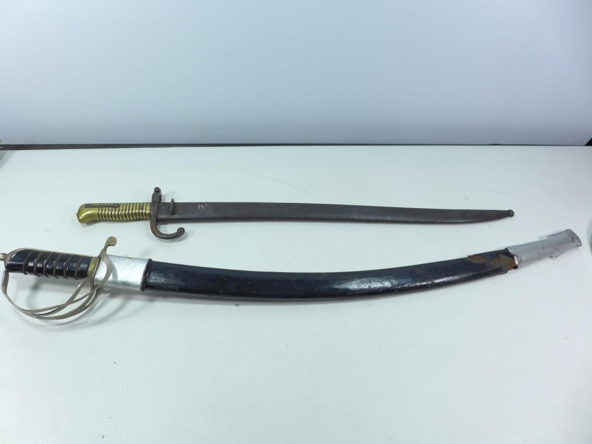 A FRENCH LATE 19TH CENTURY CHASSEPOT BAYONET WITH SCABBARD AND AN INDIAN SWORD WITH SCABBARD - Image 4 of 4