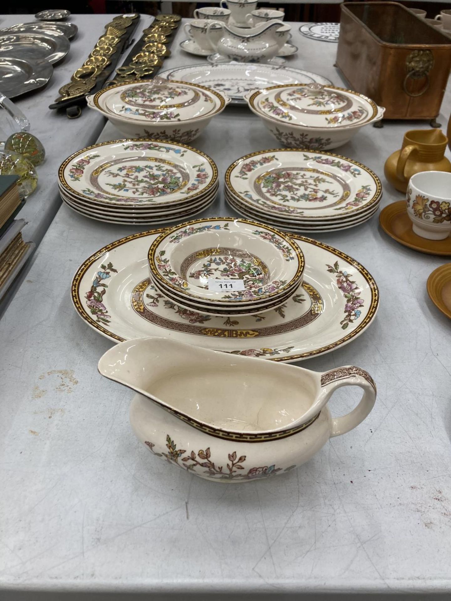 A QUANTITY OF WASHINGTON 'INDIAN TREE' DINNERWARE TO INCLUDE PLATES, BOWLS, TUREEN, SAUCE BOAT, ETC