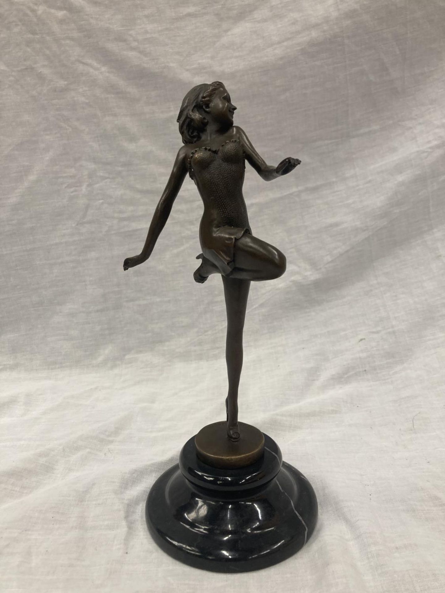 A BRONZE LADY DANCER ON A MARBLE BASE SIGNED PASCAL DELOR HEIGHT APPROX 29CM - Image 3 of 8