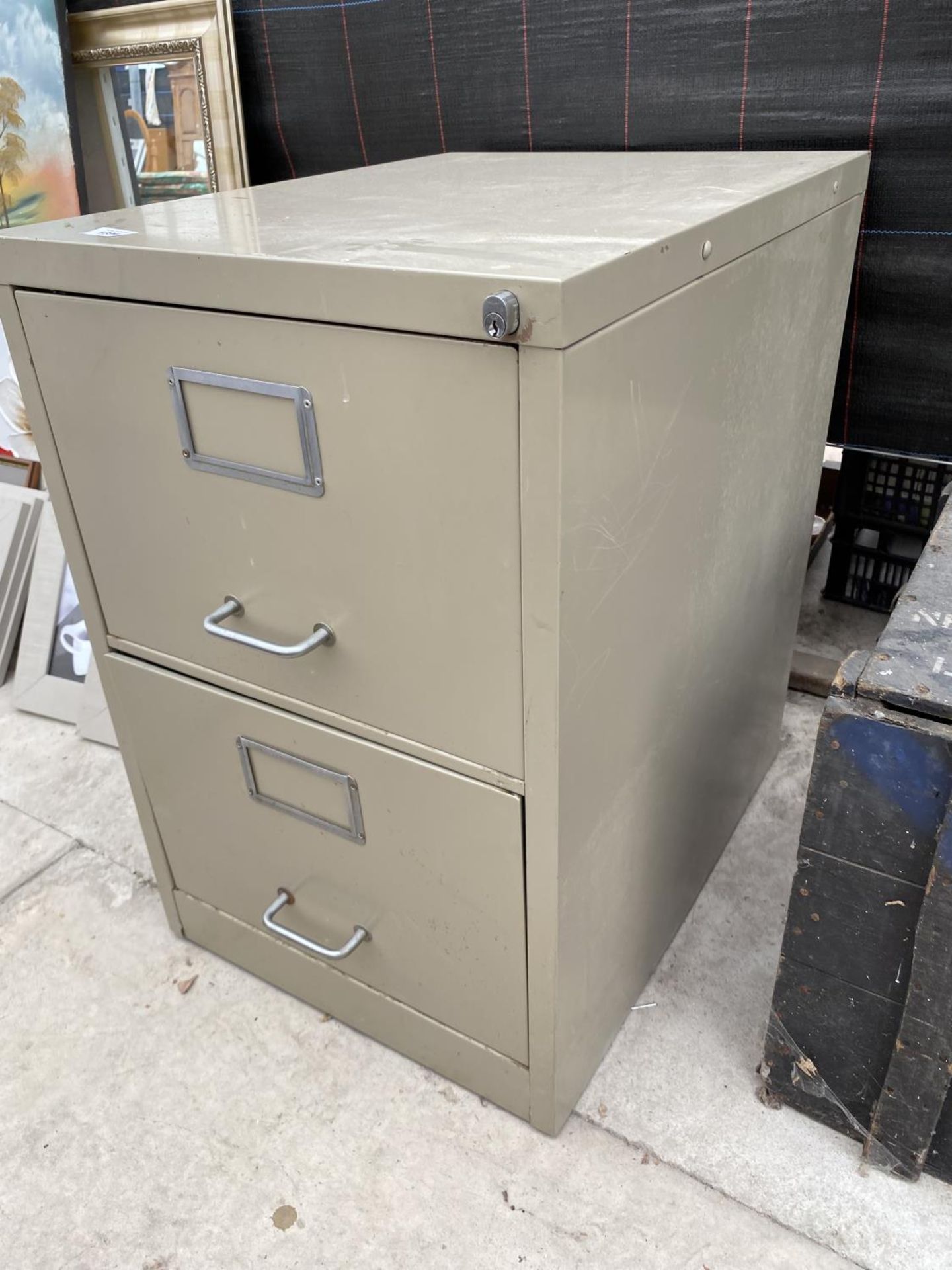 A TWO DRAWER METAL FILING CABINET - Image 4 of 4