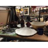 A QUANTITY OF CERAMICS TO INCLUDE TWO LARGE MEAT PLATTERS, A MASONS STYLE BOWL, BEETROOT AND SUGAR