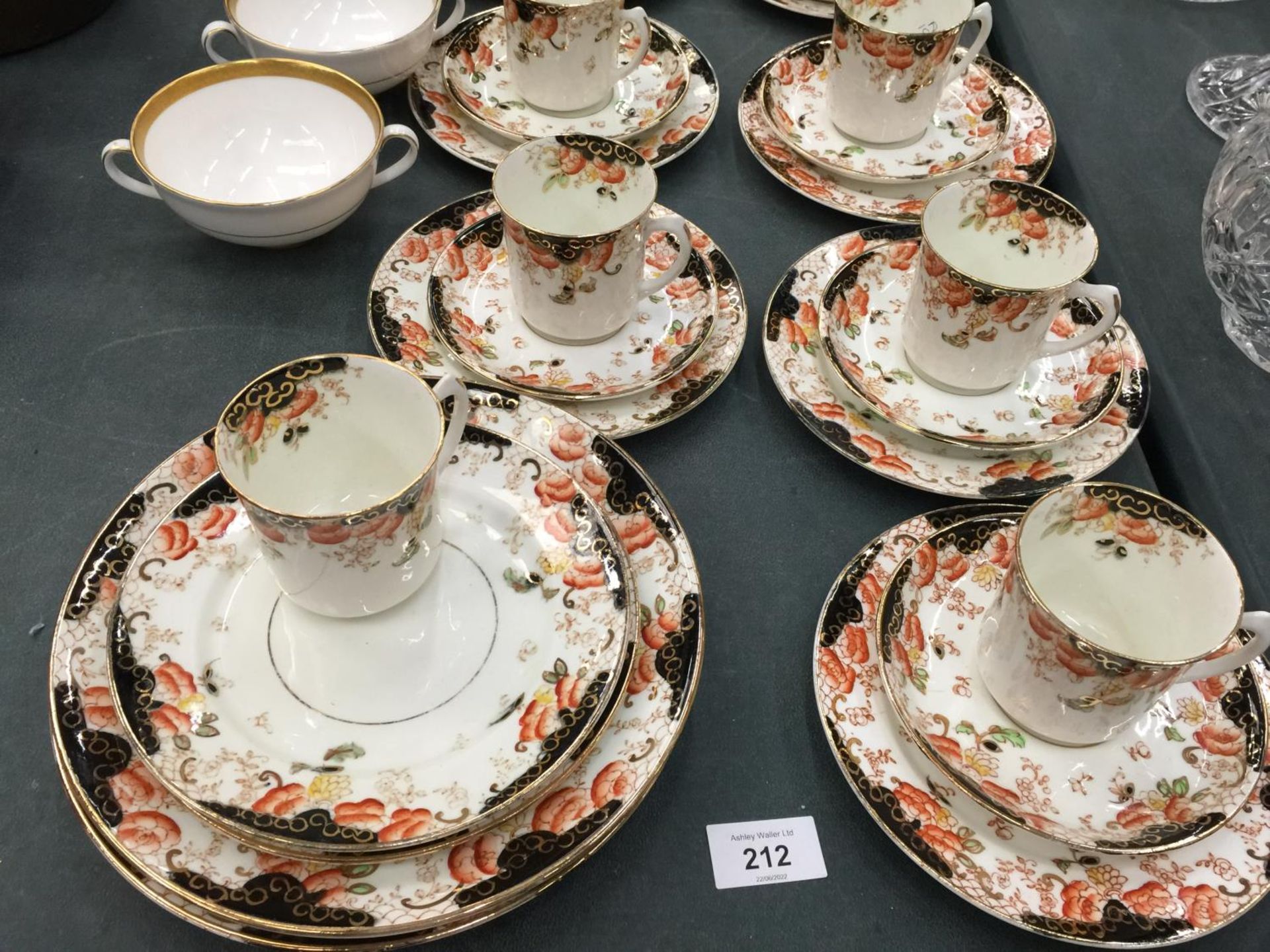 A QUANTITY OF DELPHINE CHINA CUPS, SAUCERS, PLATES, ETC, PLUS FOUR ROYAL DOULTON 'ROYAL GOLD' TWIN - Image 4 of 5