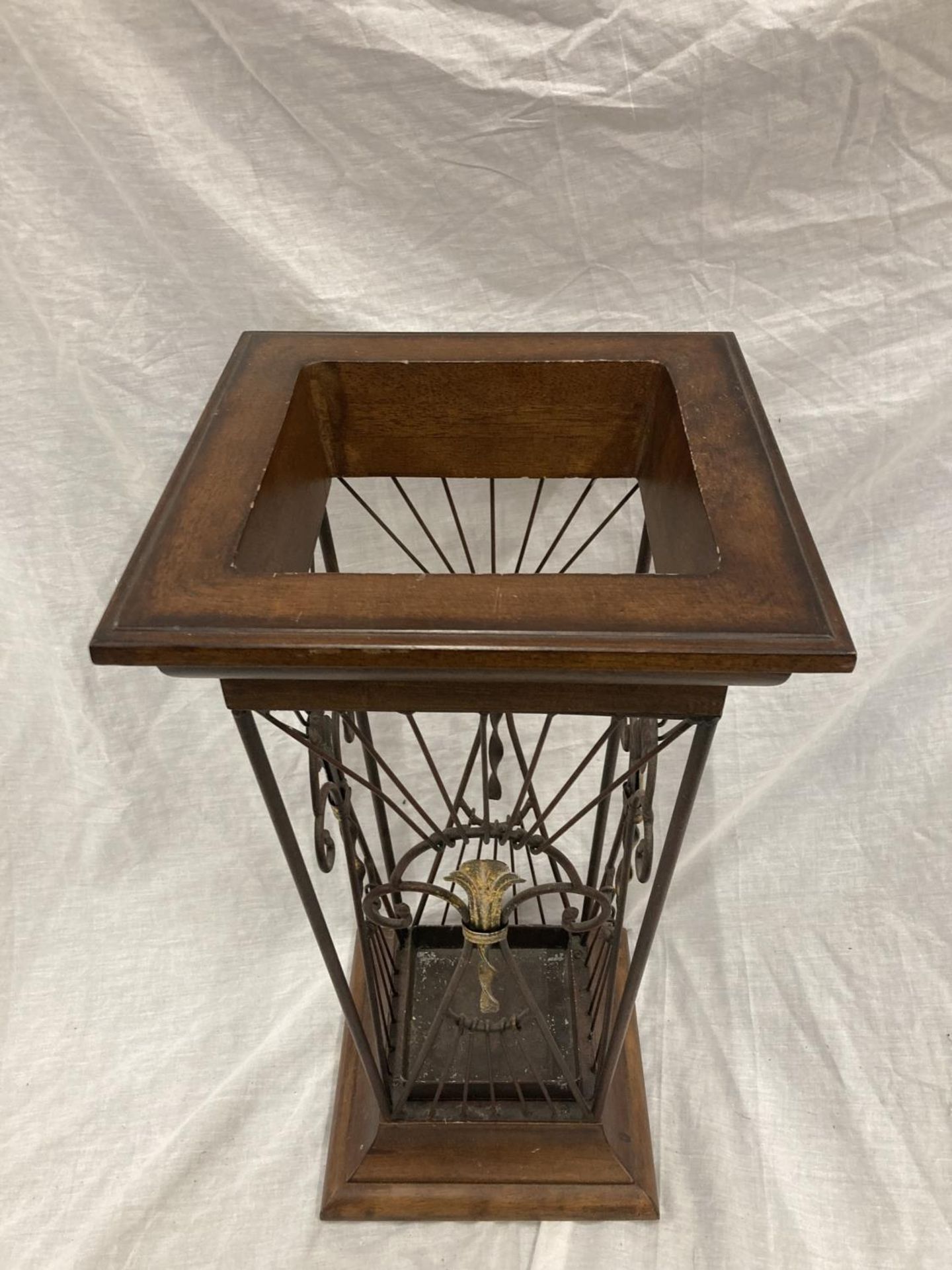 A VINTAGE STYLE WOOD AND WROUGHT IRON UMBRELLA STAND - Image 2 of 5