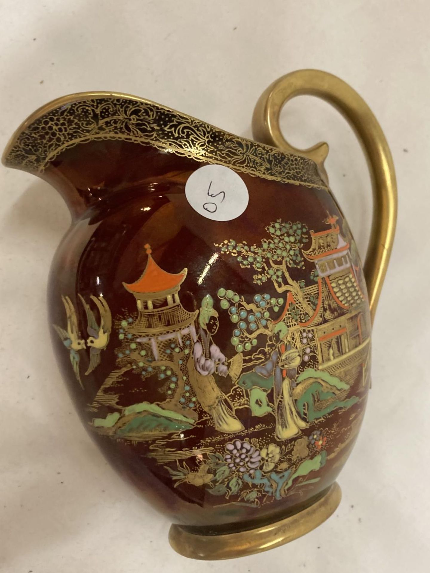 A CARLTONWARE 'ROUGE ROYALE' JUG, ORIENTAL PATTERN WITH THE ORIGINAL STICKER HEIGHT APPROX 16CM - Image 2 of 6