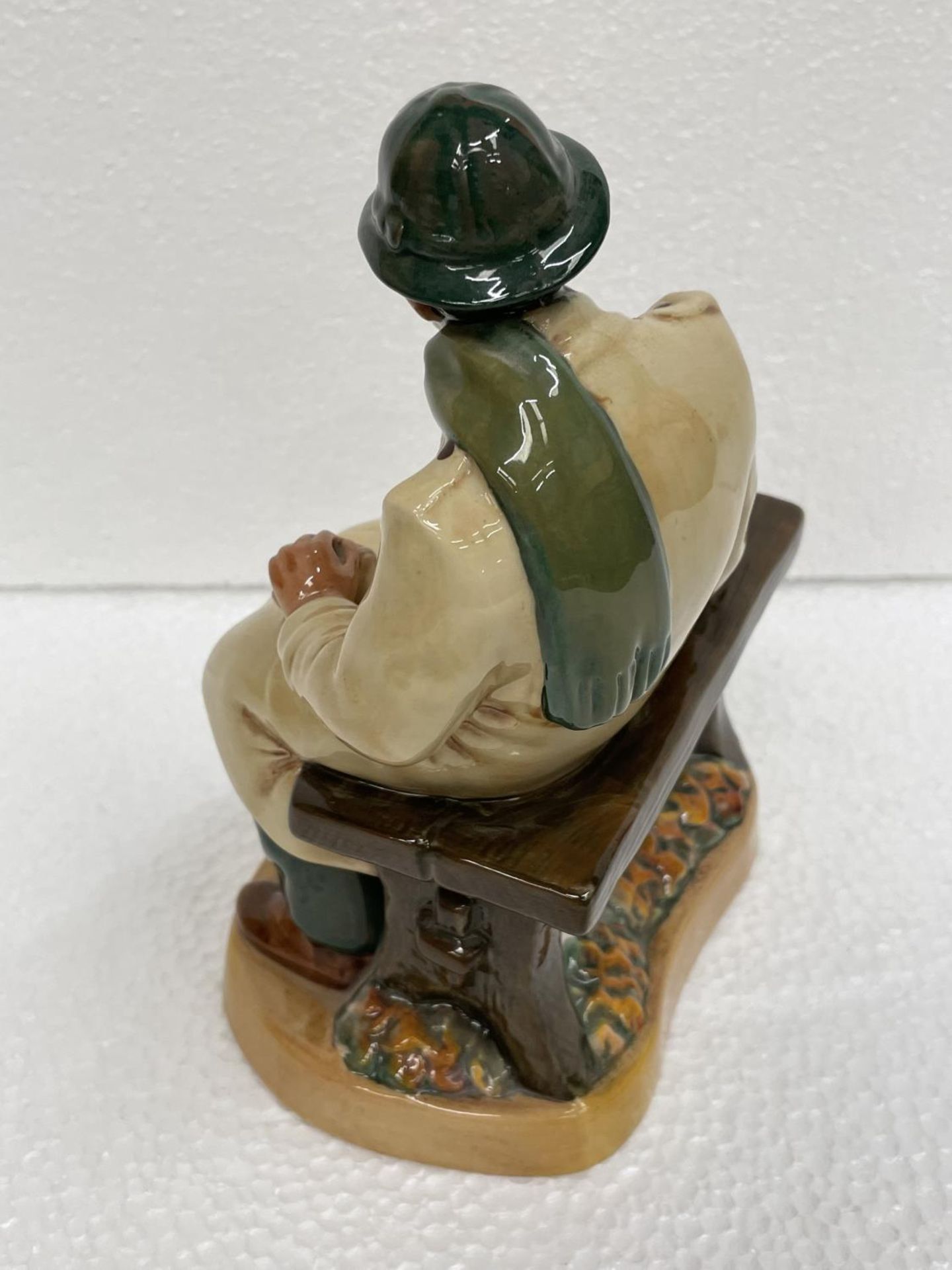 A ROYAL DOULTON FIGURE LUNCHTIME HN2485 - Image 2 of 4