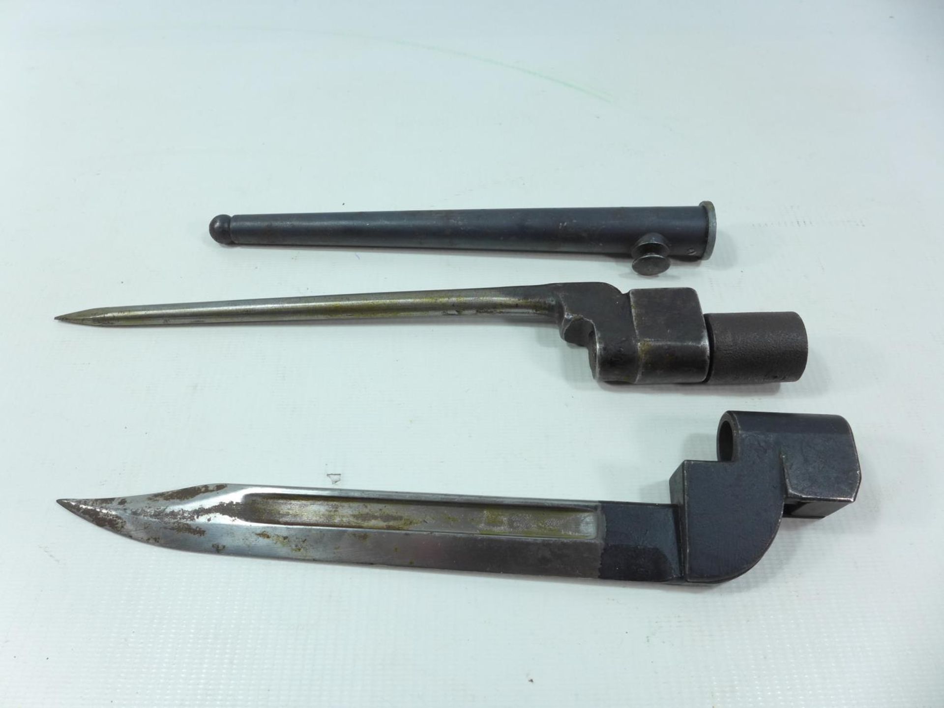 A BRITISH No 4 MARK II SPIKE BAYONET AND A No 9 BAYONET - Image 2 of 2