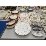 A QUANTITY OF CHINA AND CERAMICS TO INCLUDE ROYAL ALBERT PLATES, WOOD AND SONS TUREENS, SAUCE BOAT