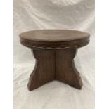 A LATE 19TH CENTURY OAK TABLE/STOOL