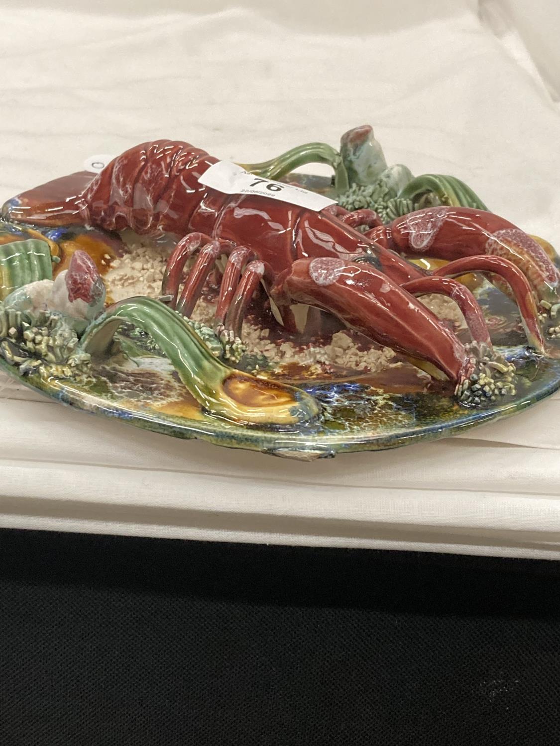 A MAJOLICA LOBSTER WALL PLAQUE DIAMETER 19CM - Image 2 of 2