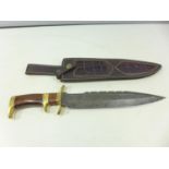 A LARGE WELL MADE HUNTING KNIFE AND SCABBARD 28 CM DAMASCUS BLADE