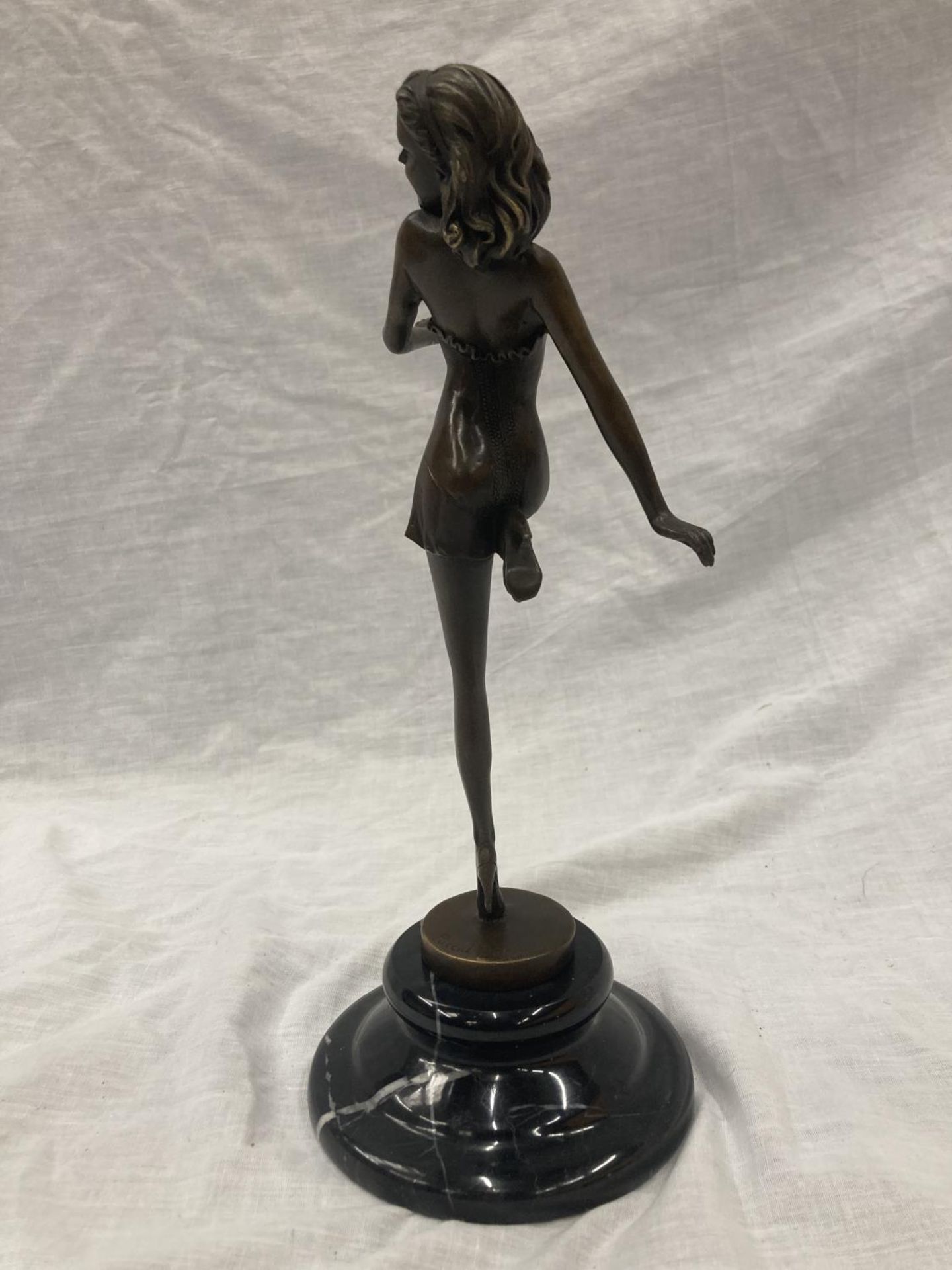 A BRONZE LADY DANCER ON A MARBLE BASE SIGNED PASCAL DELOR HEIGHT APPROX 29CM - Image 5 of 8