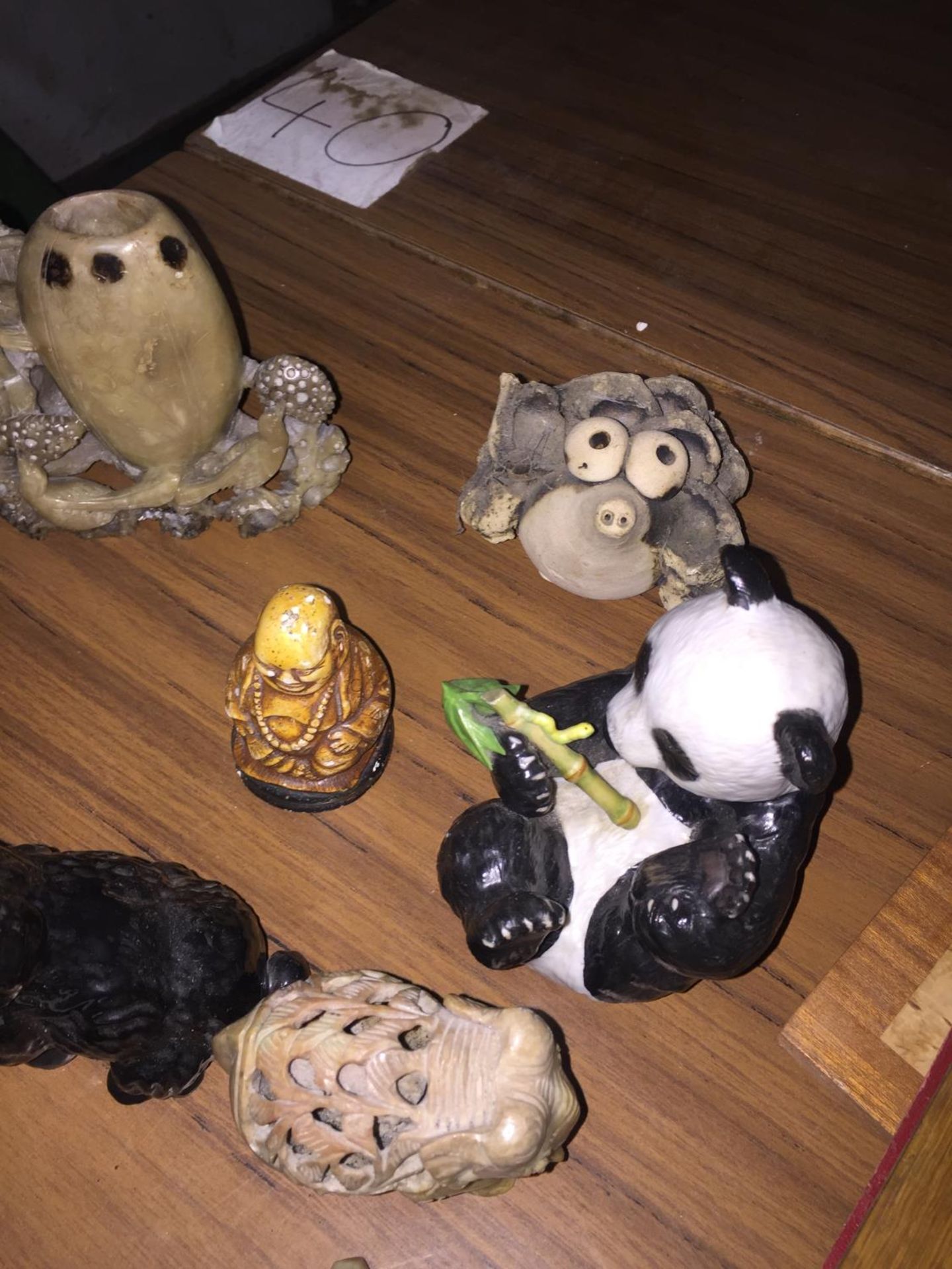 A COLLECTION OF POTTERY AND CERAMICS TO INCLUDE ANIMAL FIGURES, BUDDAH, SOAPSTONE CARVINGS, ETC - Image 2 of 3