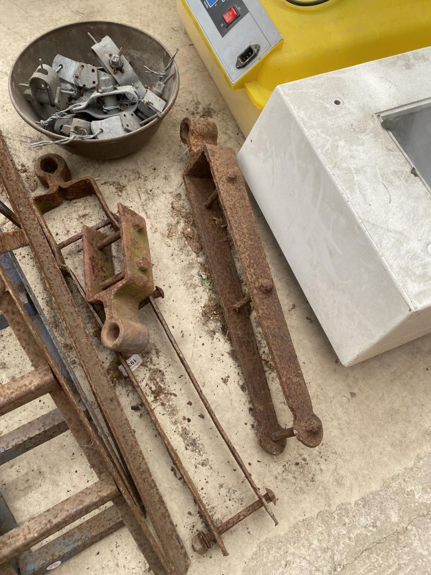 TWO METAL CAR RAMPS, GATE HINGES AND WIRE TIGHTENERS ETC - Image 6 of 8